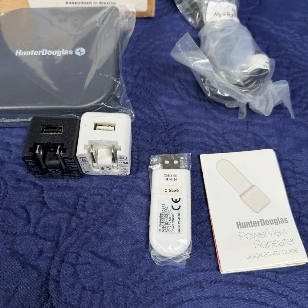 Hunter Douglas PowerView Access Point 7805000000 and Repeater RPTR-D Kit Read - Picture 2 of 3